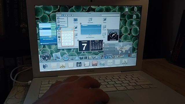 Ancient Apple Laptop - A1181 смотреть онлайн