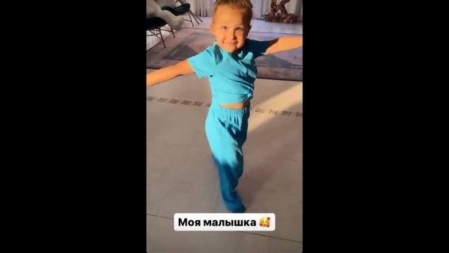 Моя мечта сбылась Посмотрите на эти картинки Это безумно красиво Ханна Пашу Адриана смотреть онлайн