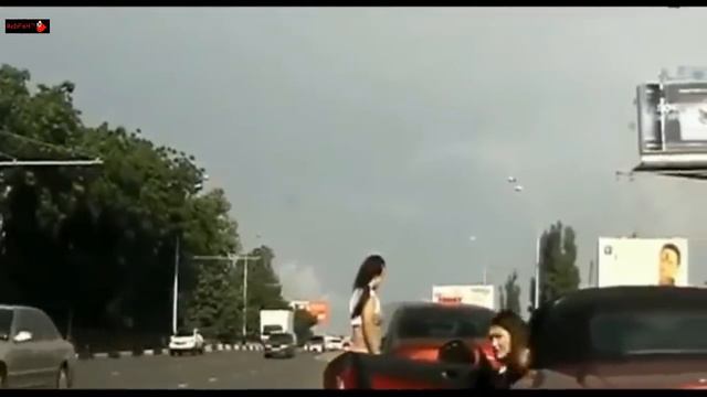 ЖЕНЩИНЫ ЗА РУЛЕМ!!! СЛАБОНЕРВНЫМ НЕ СМОТРЕТЬ смотреть онлайн