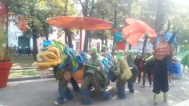Парад насекомых день города Москва 2018 смотреть онлайн