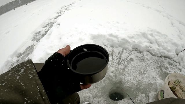 Зимняя рыбалка 2022 Истринское водохранилище / ловля рыбы / как поймать рыбу новинки видео смотреть смотреть онлайн