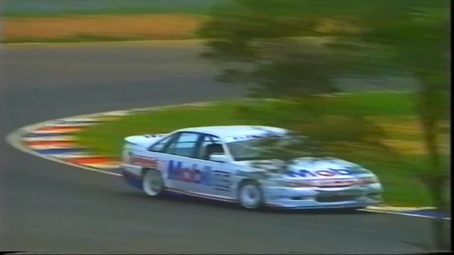 Bonus Episode: Peter Brock & Larry Perkins testing Holden Commodore VN at Eastern Creek Sydney 1991 смотреть онлайн