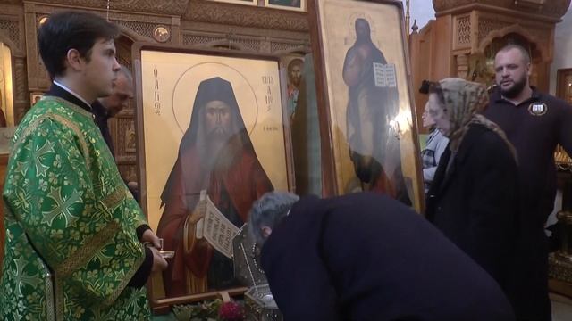 Молебен братии Николо-Угрешского монастыря у мощей преподобного Силуана Афонского смотреть онлайн
