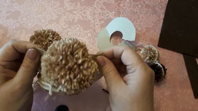 Собака из помпонов смотреть онлайн