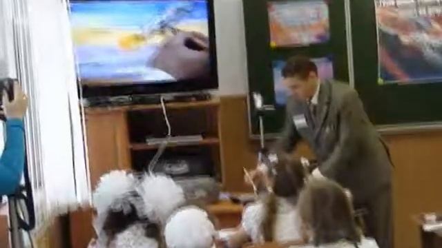 ИЗО 3 кл.Урок. " ПОЛЁТ НА ДРУГУЮ ПЛАНЕТУ".Изучаем технику рисования акварельными красками по-сырому смотреть онлайн