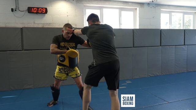 Young & Dangerous - Teodor Egriderliev Muay Thai Pad Work | Siam Boxing смотреть онлайн