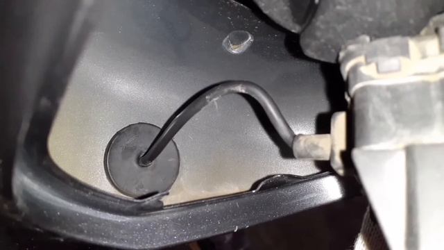 Замена замка, лючка бензобака Volkswagen Jetta 6 смотреть онлайн