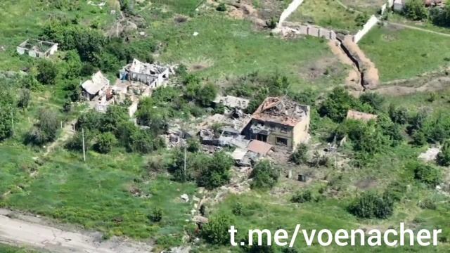 Военный ВСУ попал под обстрел. смотреть онлайн