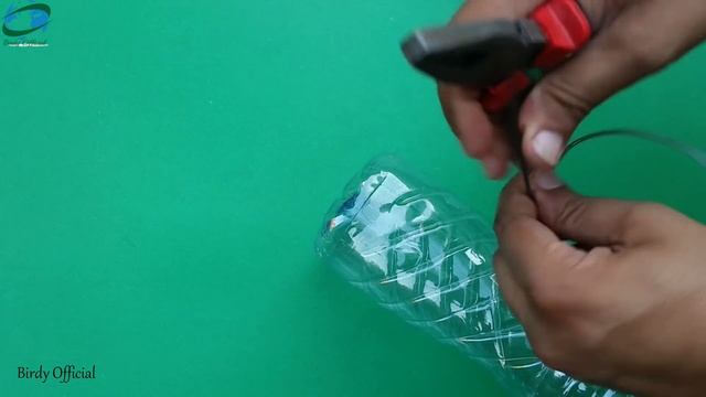 DIY Hummingbird Feeder Homemade - How To Make A Hummingbird Feeder From Plastic Bottle смотреть онлайн