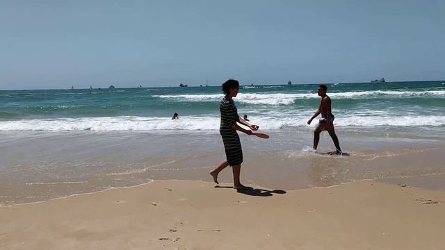 Жизнь в Израиле. Пляж "Кашатот" в Ашдоде. Открываем купальный сезон. смотреть онлайн