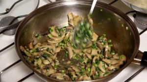 Салат из пекинской капусты с грибами.  Очень вкусный и сытный салат!