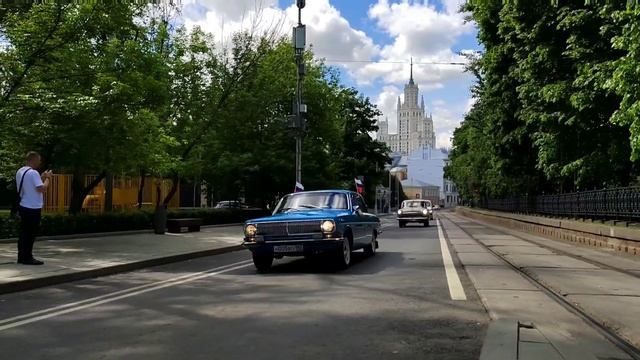 Парад ретро транспорта, Чистопрудный бульвар, 4 июня 2022? смотреть онлайн
