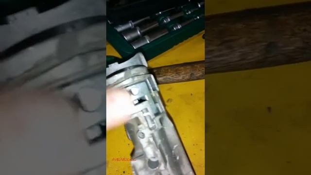 Как вытащить Личину замка зажигания Тойота СЕЛИКА T182 смотреть онлайн