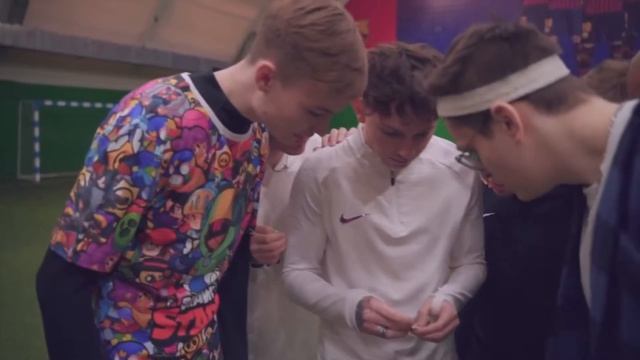 БУСТЕР ИГРАЕТ В ФУТБОЛ / БУСТЕРУ ПРОБИВАЮТ / BUSTER KRINGE смотреть онлайн