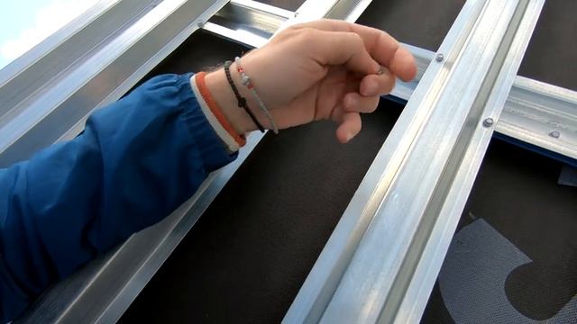 Про кровлю из металлоконструкций, фермы, стропила и обрешетку ЛСТК. Сравнения с деревом и ЧМ.