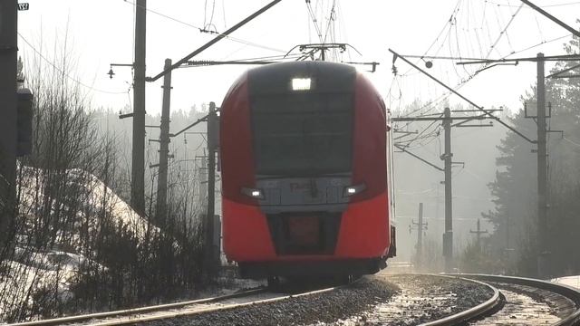 ЭС2Г-122 "Ласточка" сообщением Курган - Екатеринбург с приветливой бригадой смотреть онлайн