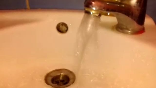 Как течет вода из крана смотреть онлайн