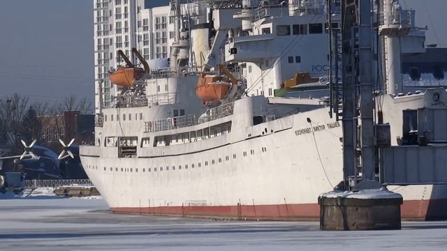 Витязь и Космонавт Виктор Пацаев на музейной стоянке зимой смотреть онлайн