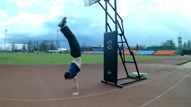 Обучение | #13 Как ходить в стойке на руках? смотреть онлайн