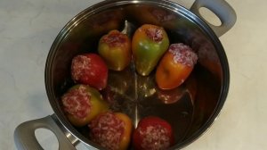 Перцы фаршированные в томатно-сметанном соусе