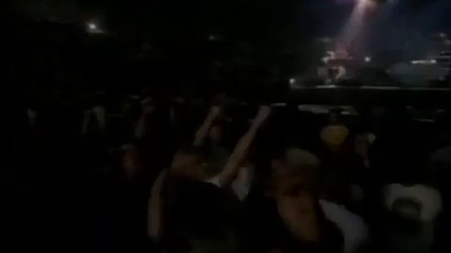 Lars Ulrich drum solo + Drum battle with James Hetfield смотреть онлайн