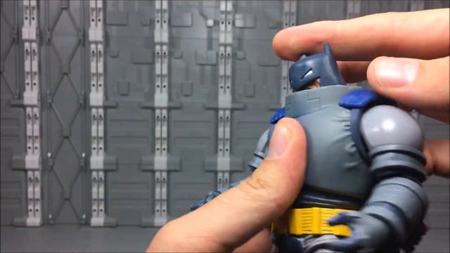 Mattel DC Multiverse The Dark Knight Returns Armored Batman Review смотреть онлайн