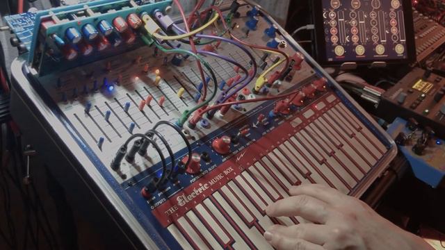 Lures (Buchla Music Easel) смотреть онлайн