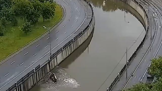 Яндекс такси по земле и воде смотреть онлайн