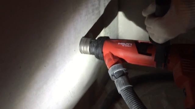 Бурение мест под подрозетники без пыли. Hilti TE DRS-Y смотреть онлайн