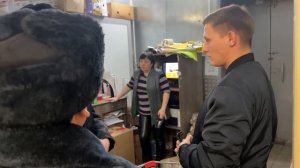 БОРЗЫЙ ОХРАННИК БЫКАНУЛ И ПОЖАЛЕЛ / ПОСТАВИЛ НА МЕСТО ЗАЩИТНИКА ПРОСРОЧКИ / ПОЛИЦИЯ ЗА НАРОД