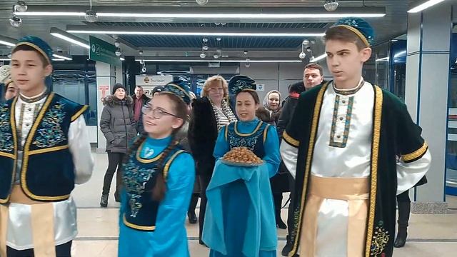 Как татары встречают в аэропорту. г Омск. смотреть онлайн