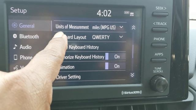 2021 Toyota RAV4 XLE ajustar el reloj USB y mas смотреть онлайн