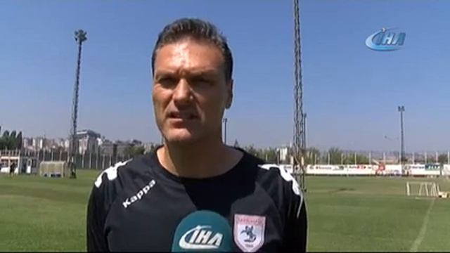 Alpay Özalan ilk maça dikkat çekti, taraftara mesaj verdi смотреть онлайн