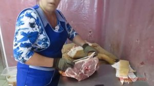 Профессионал своего дела. Женщина мясник.