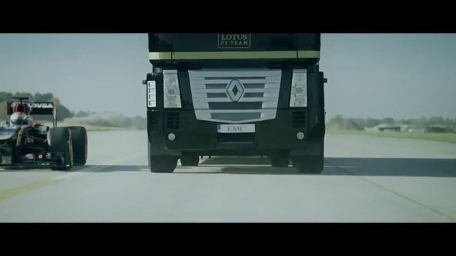 Фура перелетела через болид смотреть онлайн