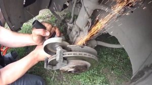 Меняю ступичный подшипник на ДАТСУНе.. переломал болты)