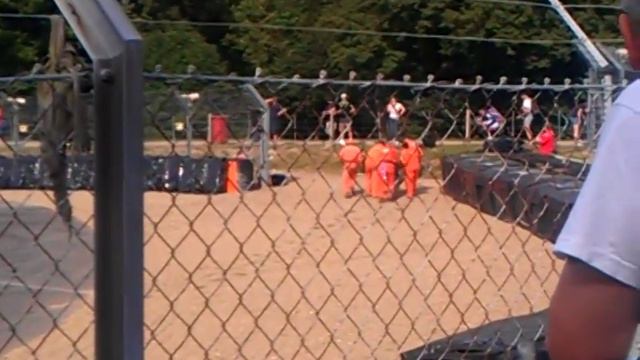 CRASH AT BRANDS HATCH MARSHALS FALL OVER смотреть онлайн
