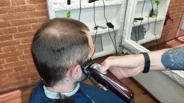 Мужская стрижка с короткими волосами в височных зонах и удлиненным затылком // Стрижка с удлинением смотреть онлайн
