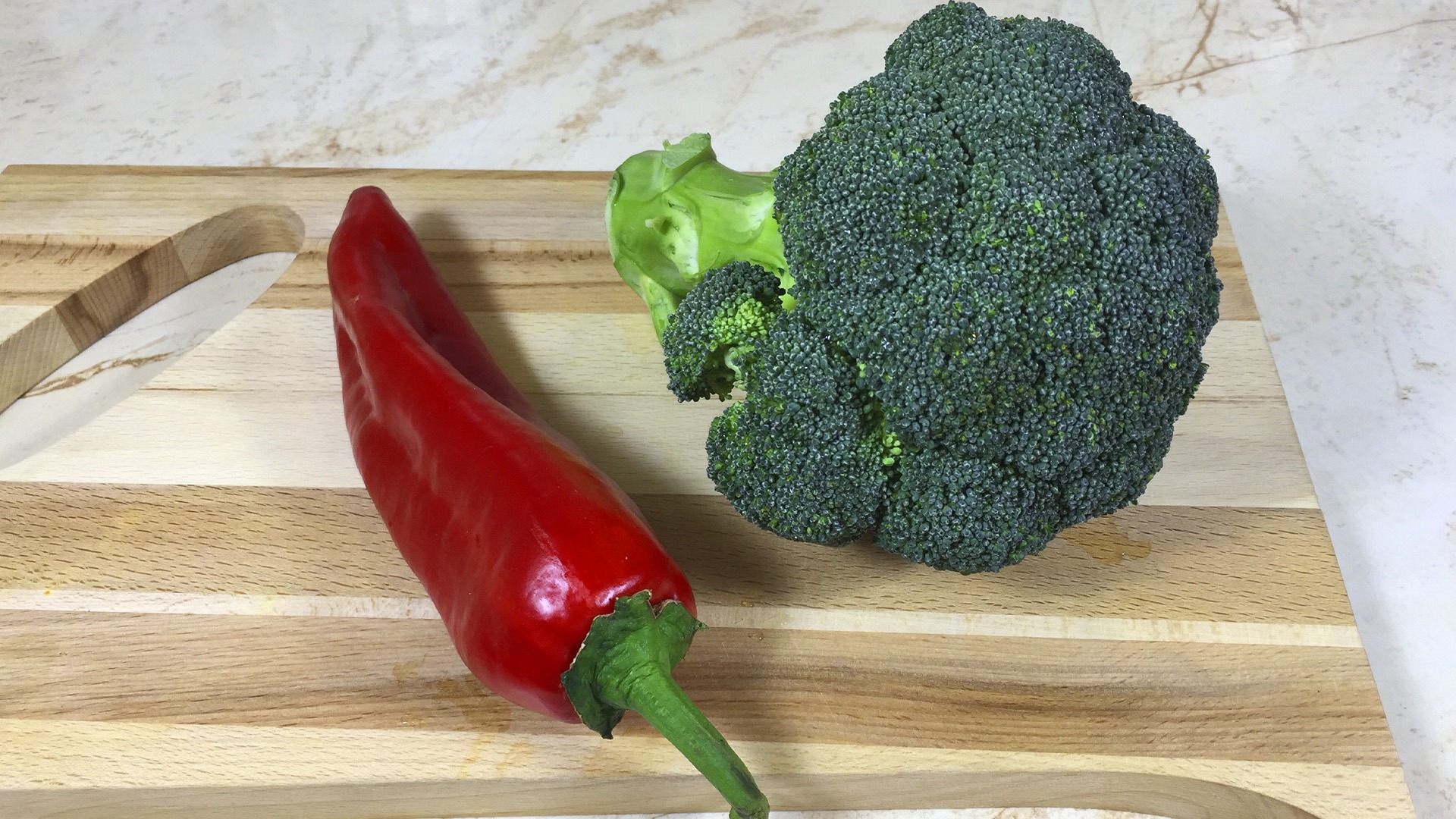 салат с брокколи