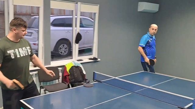 Какая ракетка лучше крутит мяч?!?!Stiga Cybershape vs Donic Waldner Gold смотреть онлайн