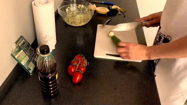 Брускетта с авокадо за 55 секунд. Готовит Саша смотреть онлайн