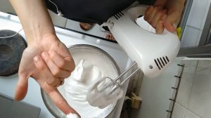 Белоснежный крем почти из ничего! Аквафаба! Что-то очень странное, но имеет место быть!