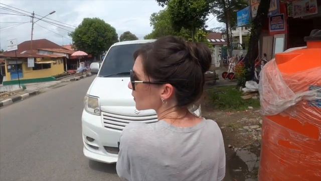 PADANG, West Sumatra - the old Dutch Port City смотреть онлайн