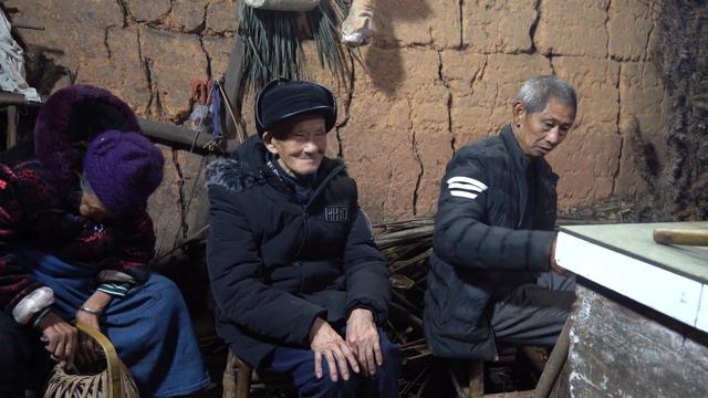 【农村四哥】王四干炸小鲫鱼，懒得打整直接下锅炸，媳妇说：“一口咬下去全是屎” смотреть онлайн