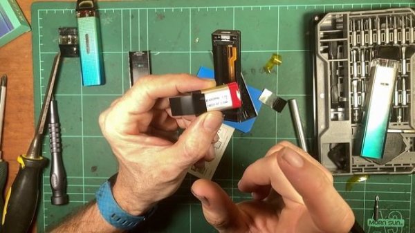 Vaporesso XROS 2 - Destructive Disassembly, Build Quality Analysis, Cell & USB Charge testing