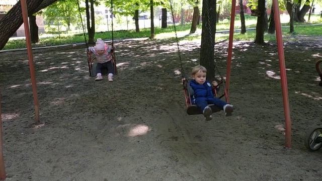 Качели 1 год и 3 года смотреть онлайн