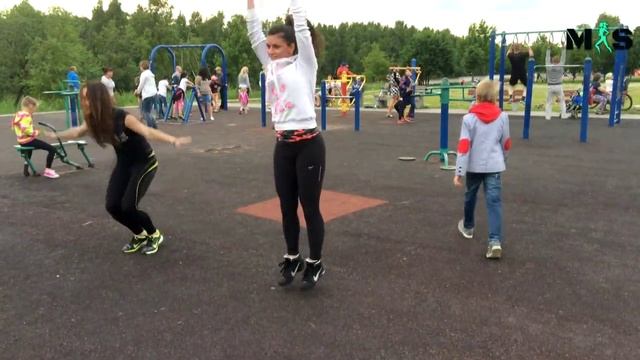Тренировка на улице! Как сделать фигуру соблазнительной, не посещая тренажерный зал!!! смотреть онлайн