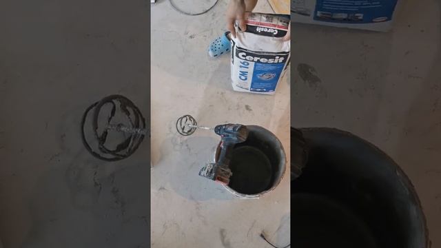 Работа с плиткой. запил под 45. #лайфхак смотреть онлайн