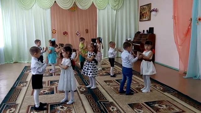 МБДОУ "Детский сад №9 "Рябинушка" п.г.т. Кукмор" Кукморского района РТ. Танец "Алешка-Наташка". смотреть онлайн