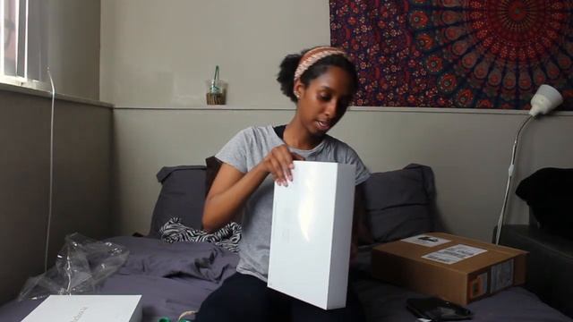 UNBOXING MY GOLD MACBOOK AIR 13 2018! смотреть онлайн